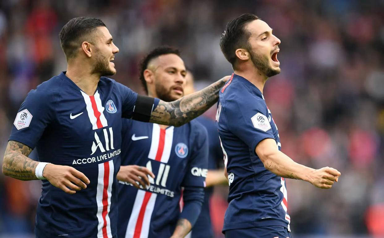 法甲队报周四特刊:巴黎圣日耳曼16人登月薪榜前30,马赛紧随其后